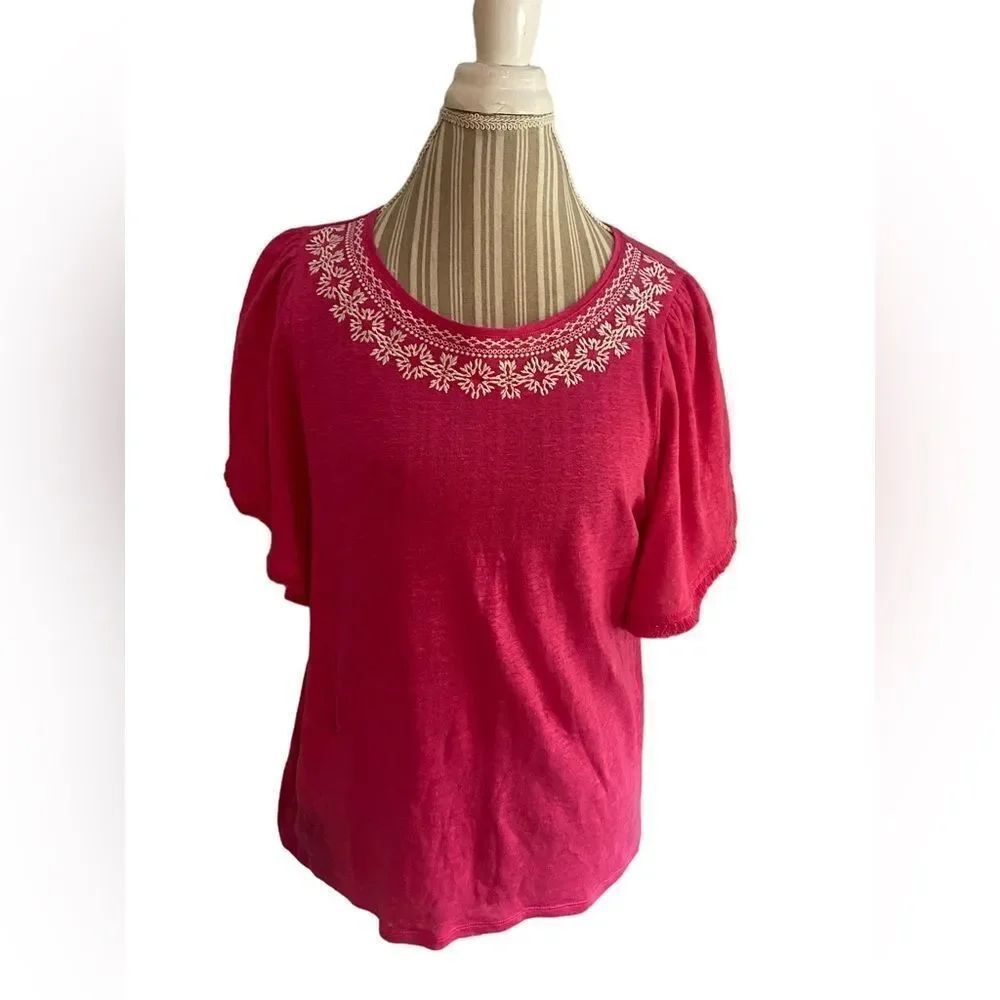 Chico”s size large pink too with white accents excellent condition see pics